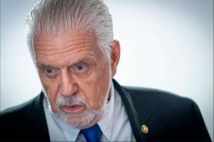 André Mendonça impõe medidas cautelares ao senador Jaques Wagner