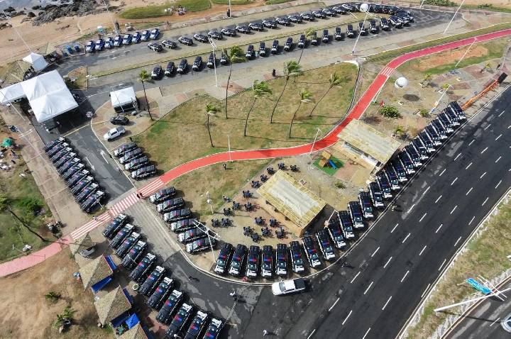 Bahia fortalece forças de segurança com entrega de 112 viaturas, armamentos e novos equipamentos
