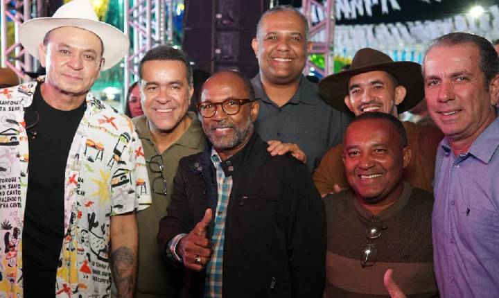 Bebeto Galvão participa dos festejos juninos no interior da Bahia