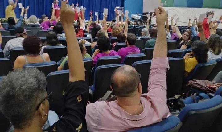 Braços cruzados nas estaduais: Professores da UNEB, UESC e UESB param por 24 horas na Bahia.