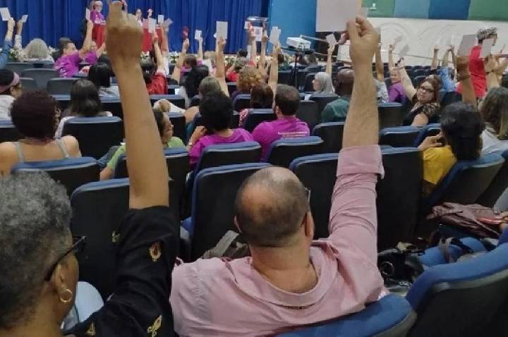 Braços cruzados nas estaduais: Professores da UNEB, UESC e UESB param por 24 horas na Bahia.