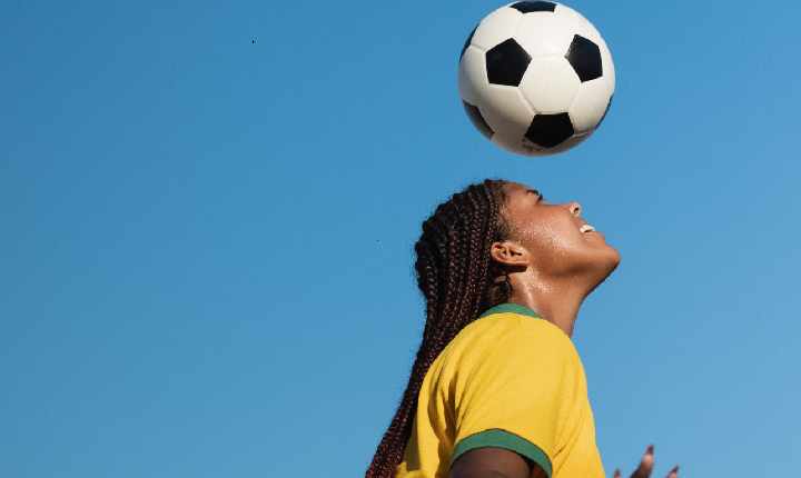 Cabeceios no futebol podem trazer risco de demência