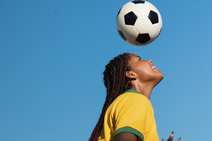 Cabeceios no futebol podem trazer risco de demência