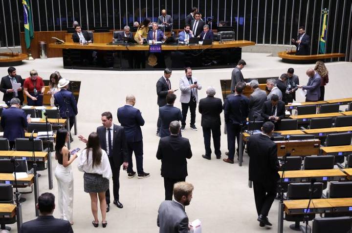 Câmara aprova PEC que amplia imunidade tributária para entidades religiosas
