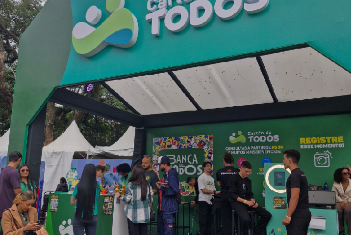 Cartão de TODOS une saúde e Copa no Arraiá do Ibirapuera
