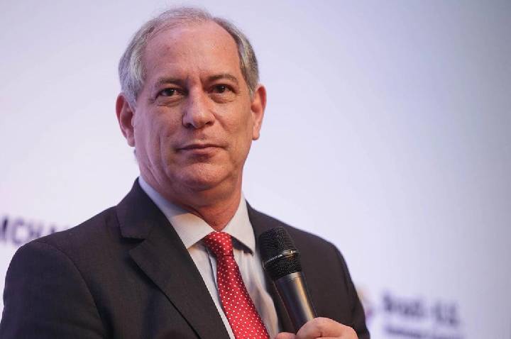 Ciro Gomes diz que Lula e Bolsonaro são iguais e defende aliança com o PL no Ceará