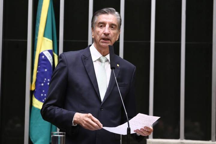 Comissão aprova inclusão da educação climática no currículo escolar