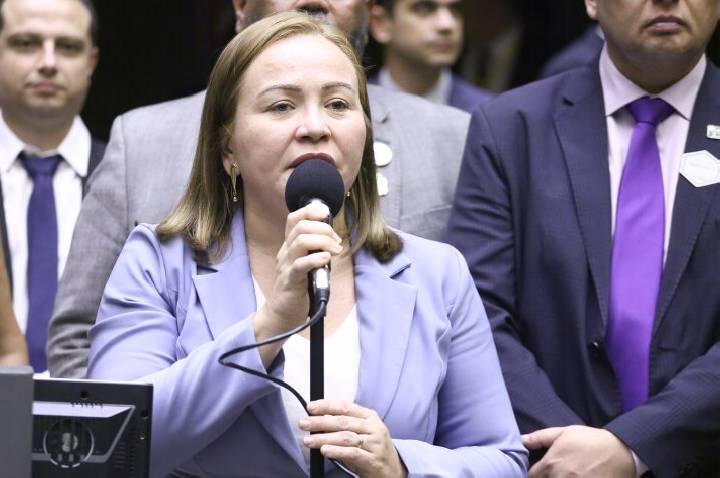 Comissão aprova projeto que obriga enfermeiros autônomos a emitir nota fiscal eletrônica