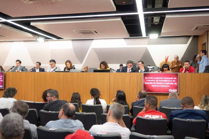Deputados pedem mobilização para garantir que escala 6x1 seja extinta ainda neste ano
