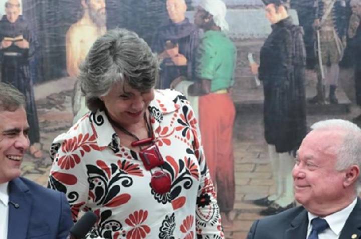 DIREITA VERSUS DIREITA