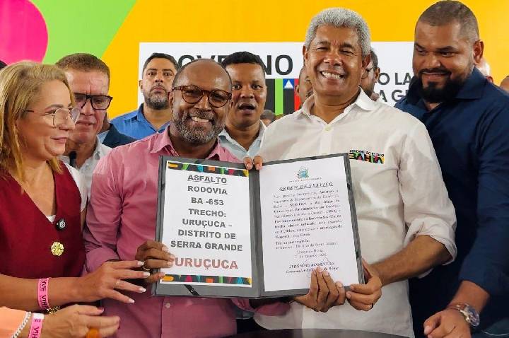 Em Uruçuca, Bebeto Galvão participa de ato que marca início das obras de pavimentação da estrada até Serra Grande