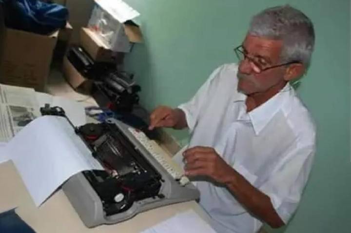 ENTRE LINHAS E MEMÓRIAS: UMA VIDA DEDICADA À ANÁLISE POLÍTICA