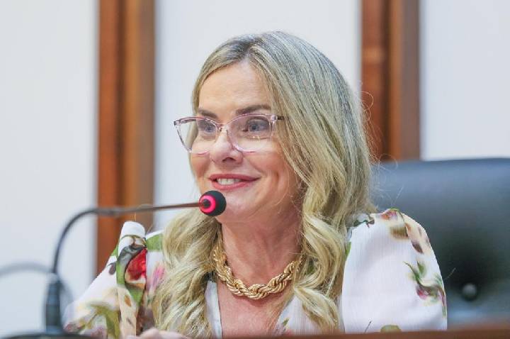 Ivana Bastos celebra ano intenso na ALBA e diz que Legislativo baiano encerra 2025 com dever cumprido