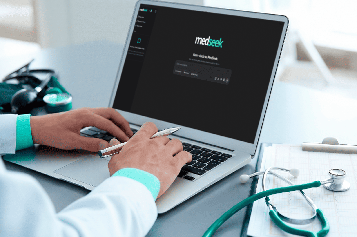 Liberty lança MedSeek, assistente de IA para a saúde