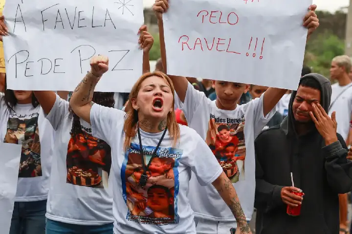 Nove em cada dez moradores de comunidade reprovam operações violentas