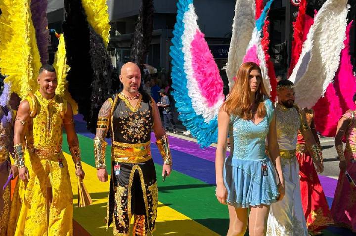 Parada do Orgulho LGBT+ leva à Avenida Paulista imensa urna