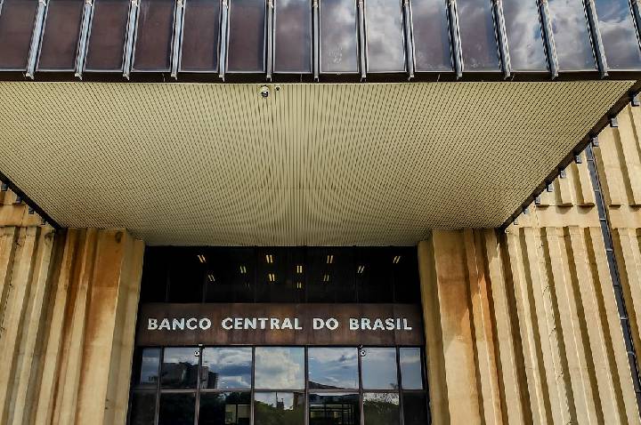 Pedido de vista adia votação de autonomia financeira do Banco Central