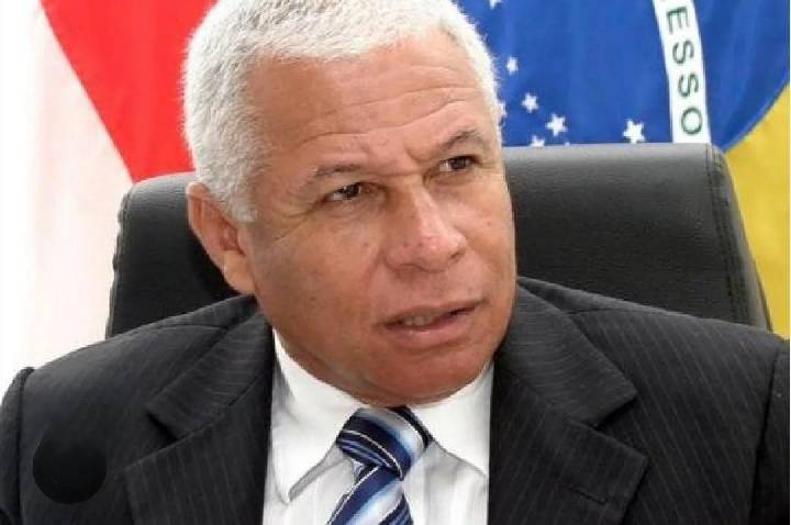 POR ONDE ANDA O CAPITÃO AZEVEDO?