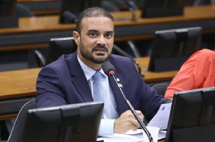 Redução da Maioridade Penal para Crimes Hediondos: Avança a Tramitação da PEC de Capitão Alden na Câmara