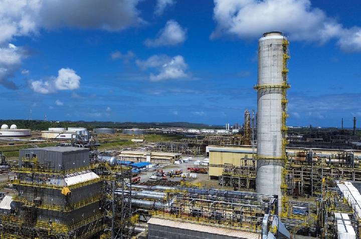 Refinarias da Petrobras operam com mais de 100% de capacidade; entenda