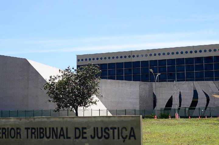 STJ abre investigação por uso de prompts para fraudar processos