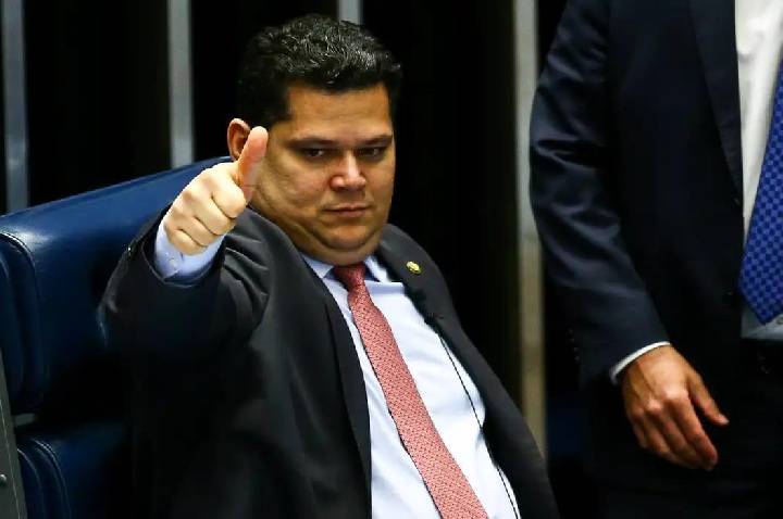 TERREMOTO NO SENADO