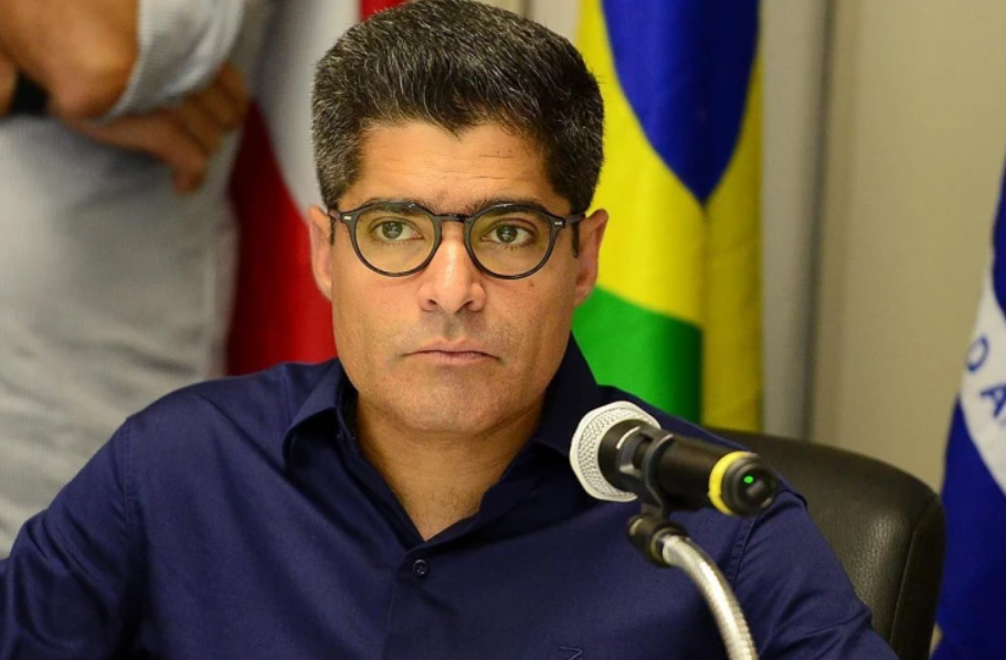 Líderes do União Brasil contrários ao PT pressionam ACM Neto para que ele se oponha à ideia de se juntar ao governo Lula.