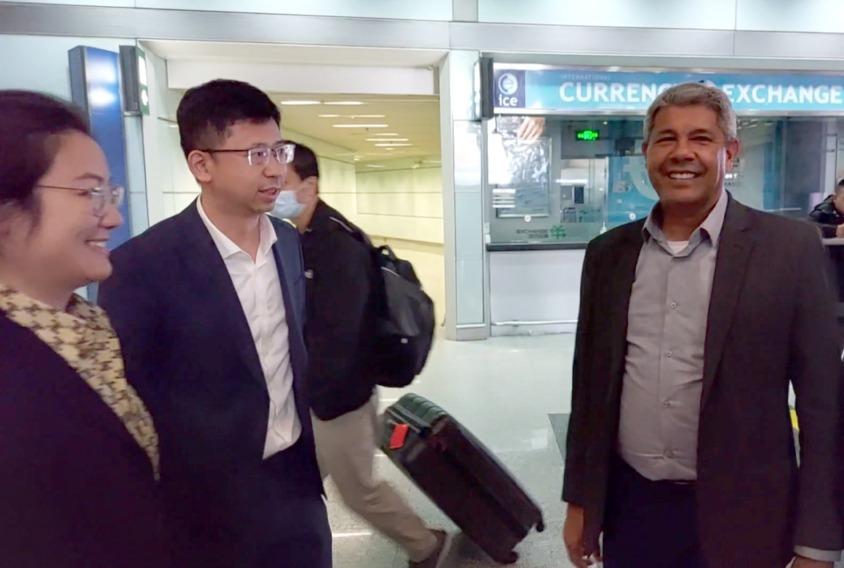 Governador Jerônimo Rodrigues oferece condições para instalação de fábricas chinesas na Bahia
