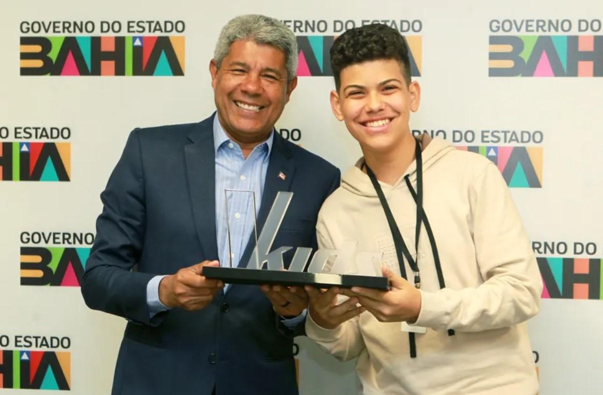 Jerônimo Rodrigues recebe vencedor do The Voice Kids no CAB