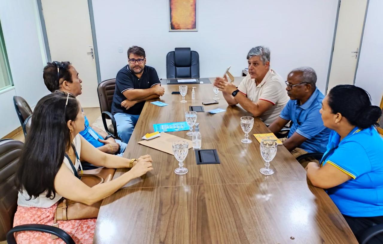 Serviços de telefonia móvel são apresentados em reunião com representantes dos Correios
