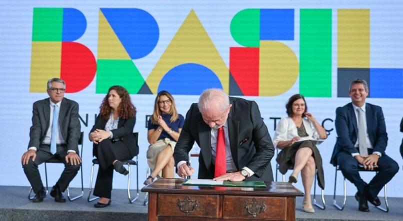 Lula sanciona lei que regulamenta a profissão de sanitarista