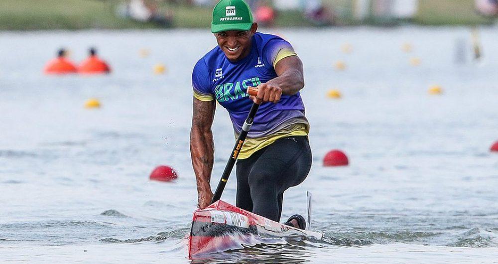 Pan: Isaquias Queiroz vence bateria e vai à final na canoagem