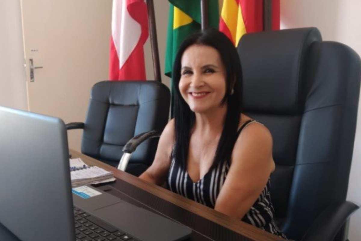 Vereadores Convidam Secretária para Dialogar sobre Encerramento Antecipado das Aulas em Ilhéus