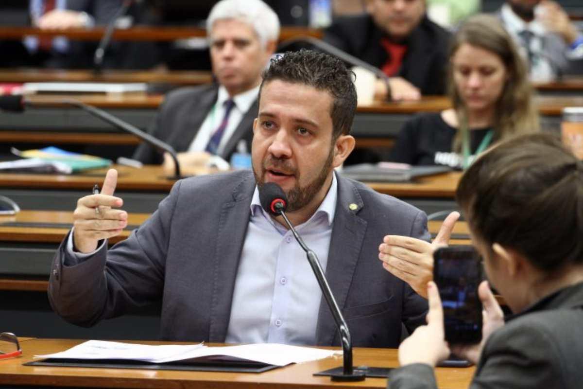 Câmara instaura processo de cassação contra Janones