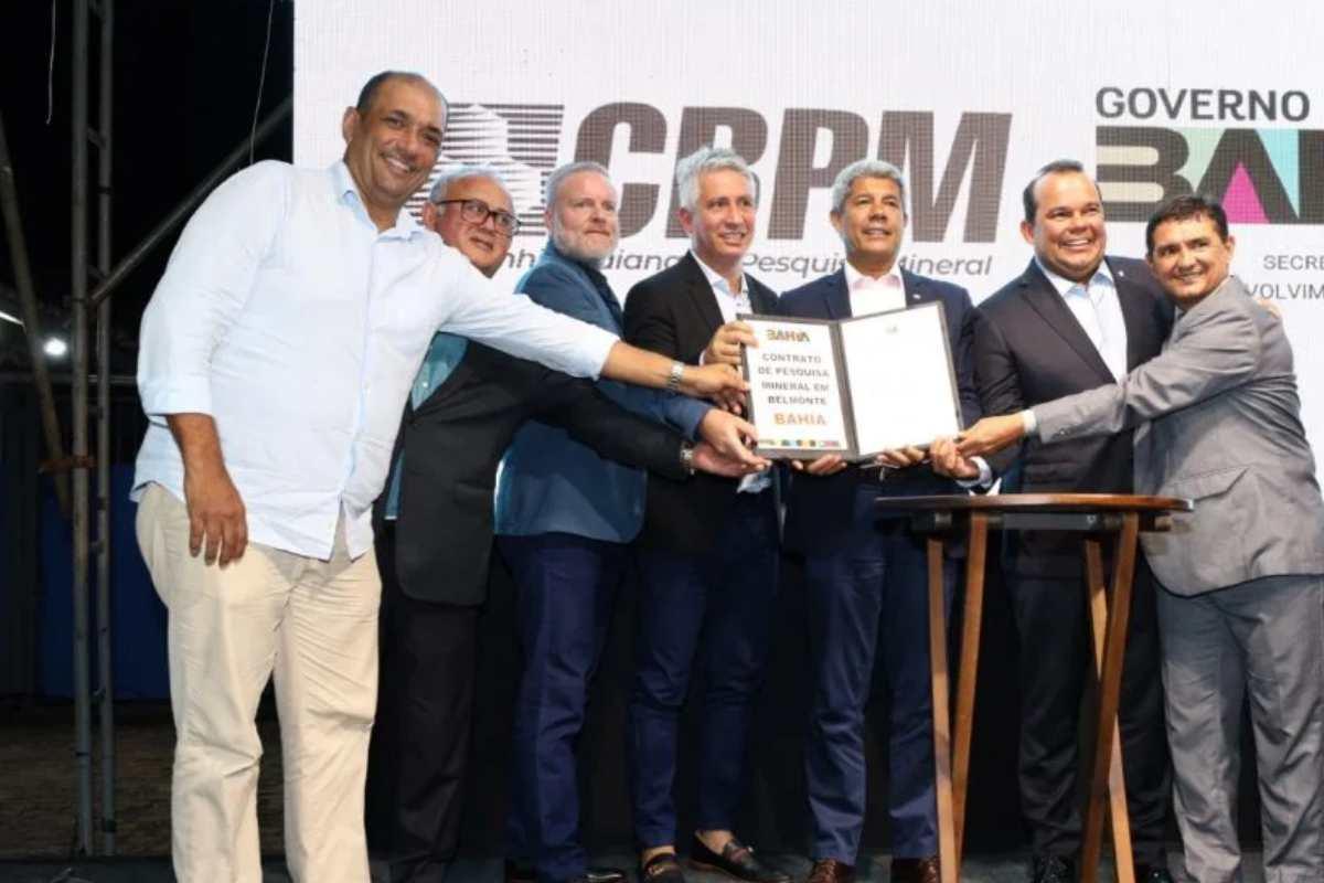 Estado assina contrato com empresa canadense para dobrar produção de energia solar na Bahia