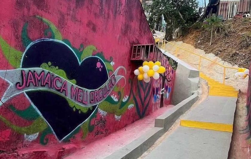 Prefeitura entrega escadarias à comunidade da Jamaica através do Programa Caminho dos Altos