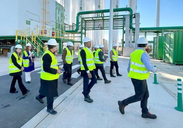 Governador visita planta de produção de hidrogênio verde na Espanha
