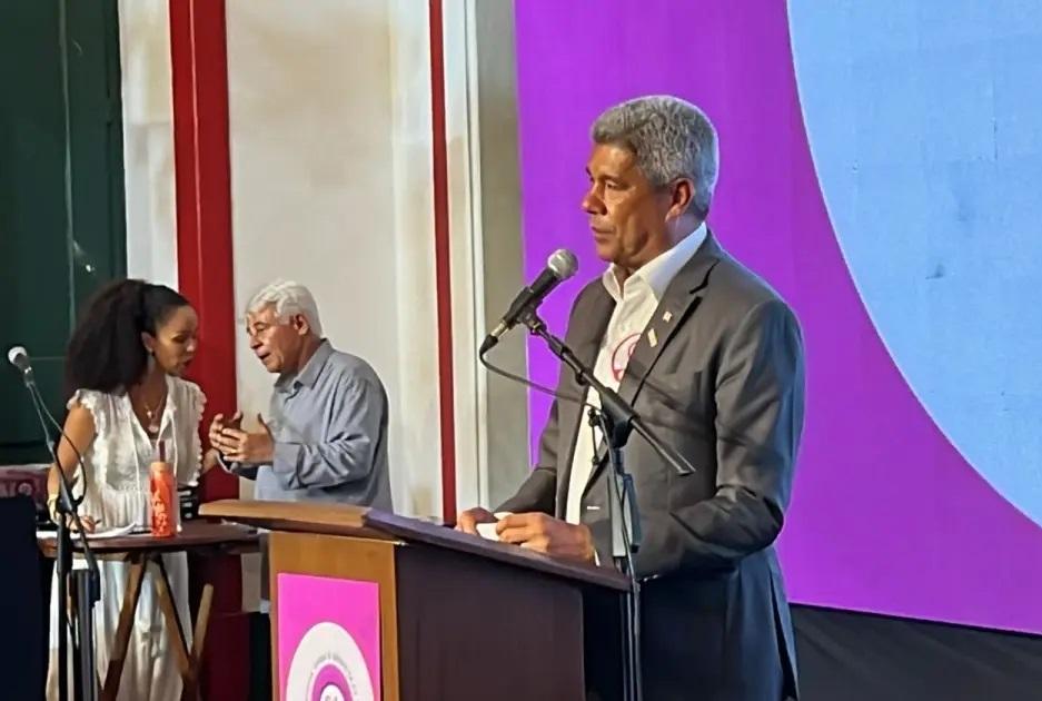 Jerônimo entrega certificação “Selo Lilás” para empresas comprometidas com enfrentamento à violência contra as mulheres