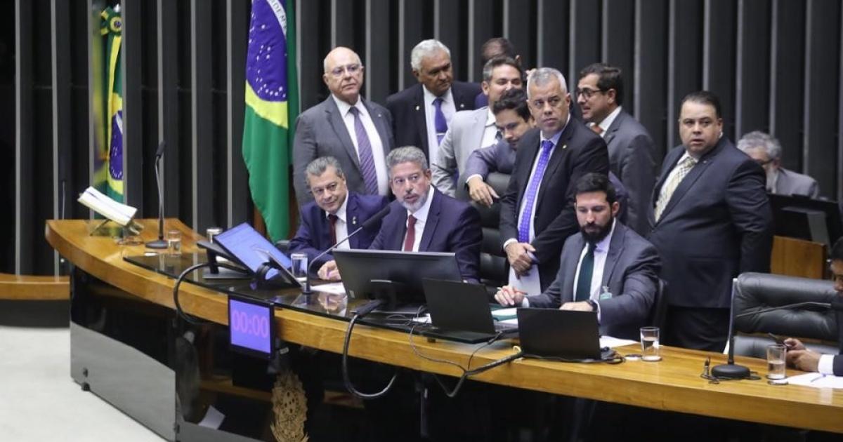 Projeto aprovado na Câmara viabiliza isenção do Imposto de Renda para quem ganha até R$ 2.842 mensais