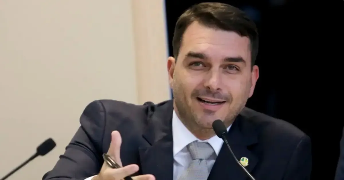 Flávio diz que prisão de Bolsonaro só é especulada porque Moraes tem 'carta branca' no STF