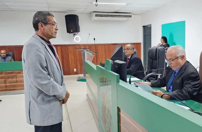 Câmara de Ilhéus Reempossa Luca Lima por Ordem Judicial