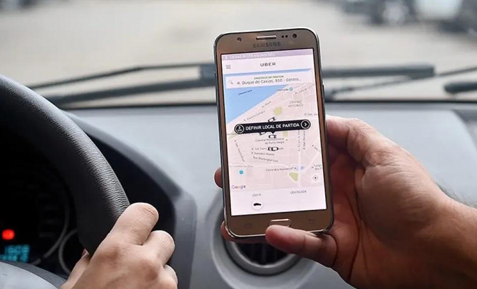 Comissão da Câmara aprova projeto de motoristas de app com INSS de 5% e fim do pagamento mínimo