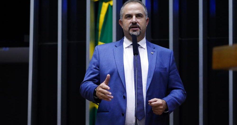 Único deputado federal do MDB na Bahia é investigado por desvio de verbas e contratos com empresa fantasma, diz revista