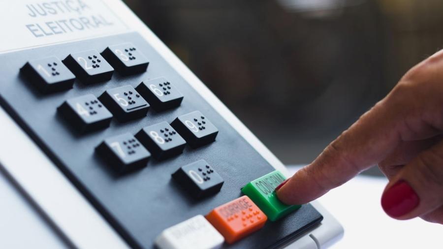 Dobra número de municípios com candidatura única para prefeito