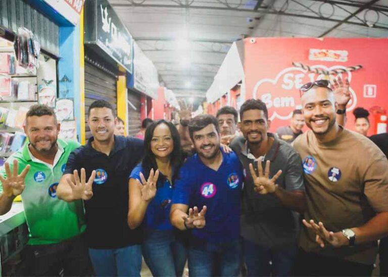 VALDERICO JÚNIOR REALIZA ATIVIDADE CORPO A CORPO NO CENTRO DE ILHÉUS