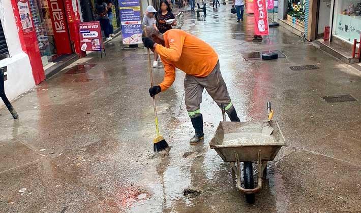 Prefeitura de Ilhéus realiza serviços de limpeza e pavimentação em diversas localidades