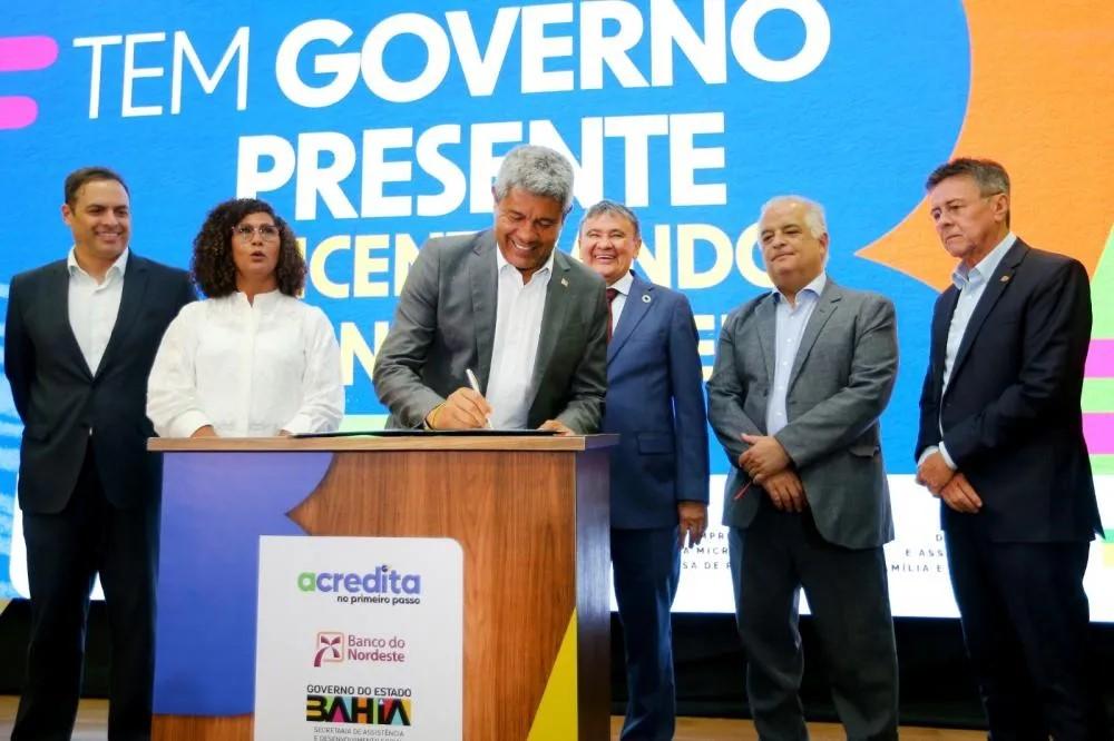 Jerônimo lança programa de R$ 84 milhões para ampliar acesso à água na Bahia e adere a programa de crédito