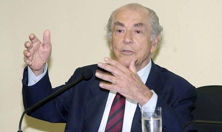 O DESDÉM COM A EDUCAÇÃO