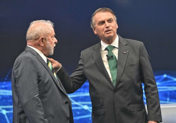 Pesquisa aponta Bolsonaro numericamente à frente de Lula para 2026, apesar de inelegibilidade