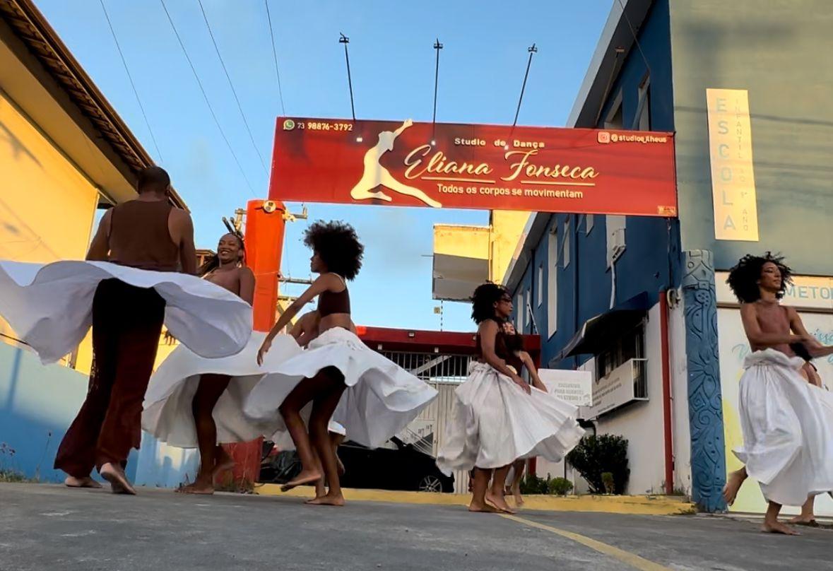 Studio de Dança Eliana Fonseca celebra Consciência Negra com exposição histórica promovida por alunos